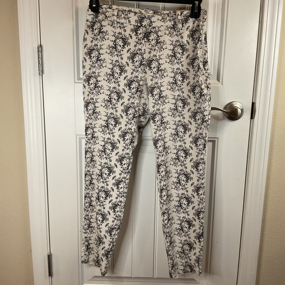 H & M White With Black Floral Print Cigarette Pants Women's size 8 preppy NWOT